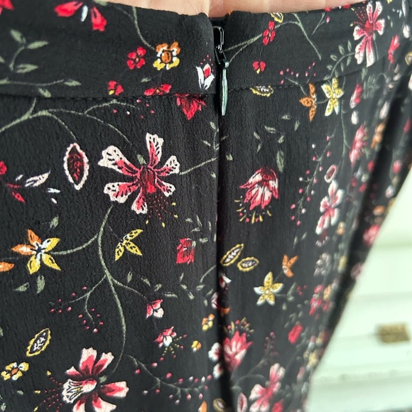 Reitmans Black Floral A-Line Skirt 10 - Picture 9 of 16